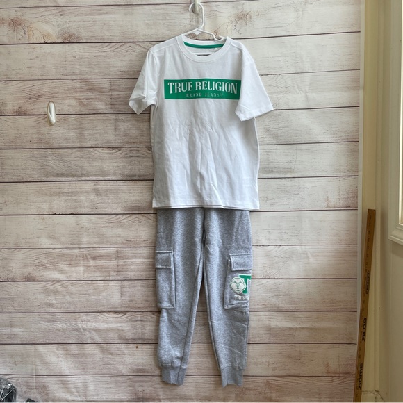 NEW WITHOUT TAGS TRUE RELIGION CARGO JOGGERS AND TSHIRT SET - Picture 1 of 8